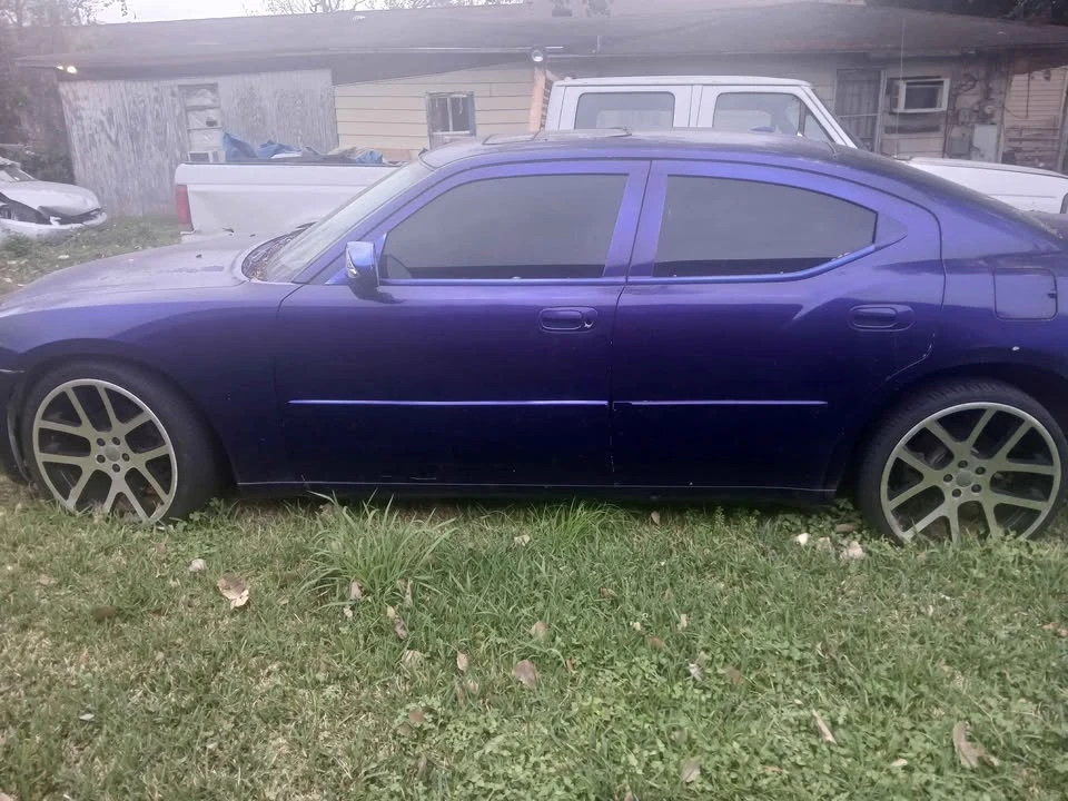 2010 Dodge Charger 6th Gen - Image 2 of 4