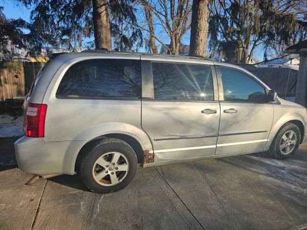 2010 Dodge Caravan - Image 5 of 11