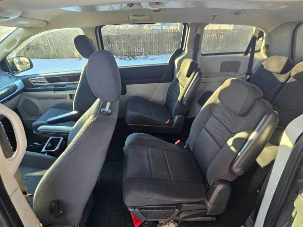 2010 Dodge Caravan - Image 8 of 11