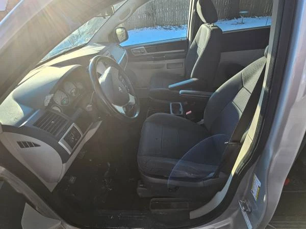 2010 Dodge Caravan - Image 6 of 11
