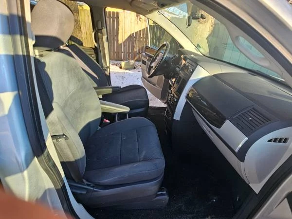 2010 Dodge Caravan - Image 7 of 11