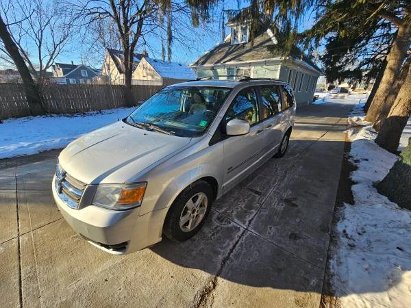 2010 Dodge Caravan - Image 2 of 11