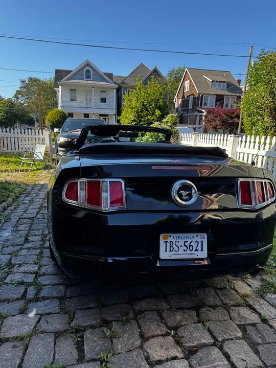 2010 Ford S197 Mustang - Image 2 of 8