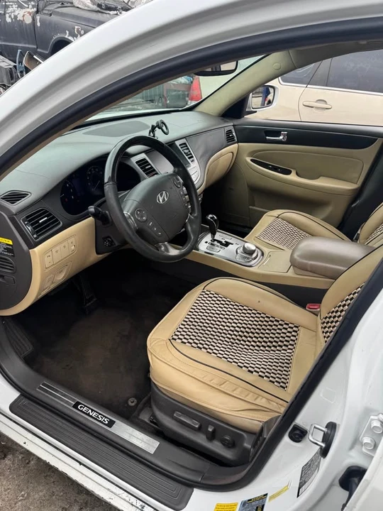 2010 Hyundai Genesis - Image 8 of 9