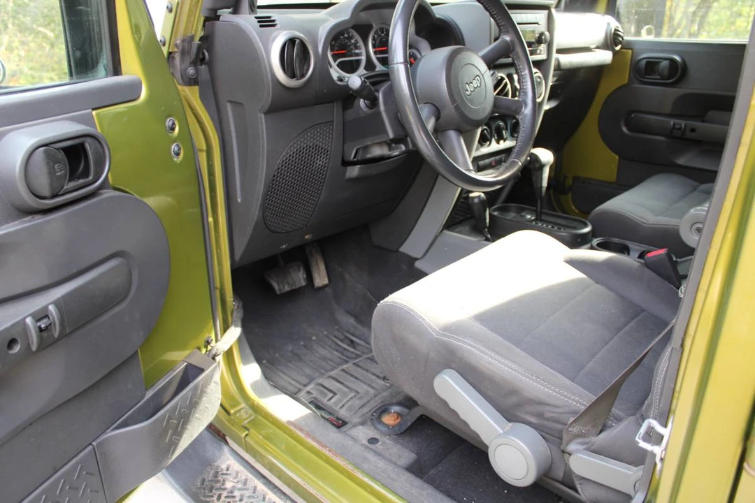 2010 Jeep JK Wrangler - Image 14 of 15