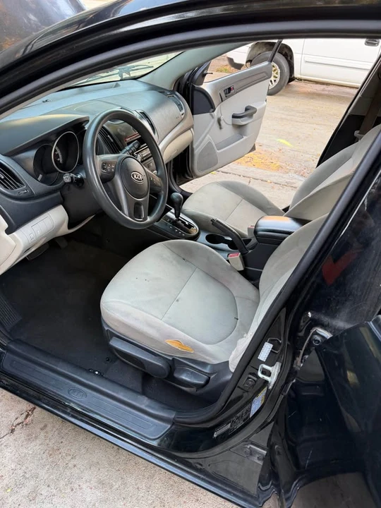 2010 Kia Forte - Image 6 of 10