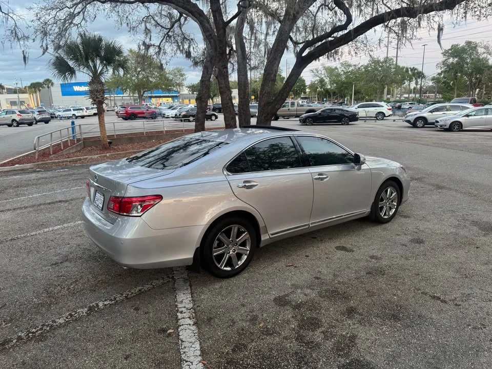 2010 Lexus ES 5th Gen - Image 2 of 10
