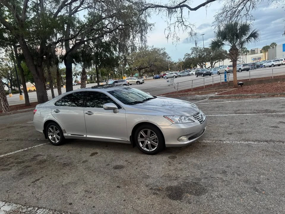 2010 Lexus ES 5th Gen - Image 6 of 10