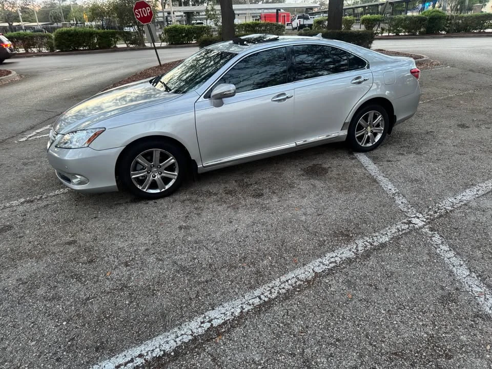 2010 Lexus ES 5th Gen - Image 3 of 10
