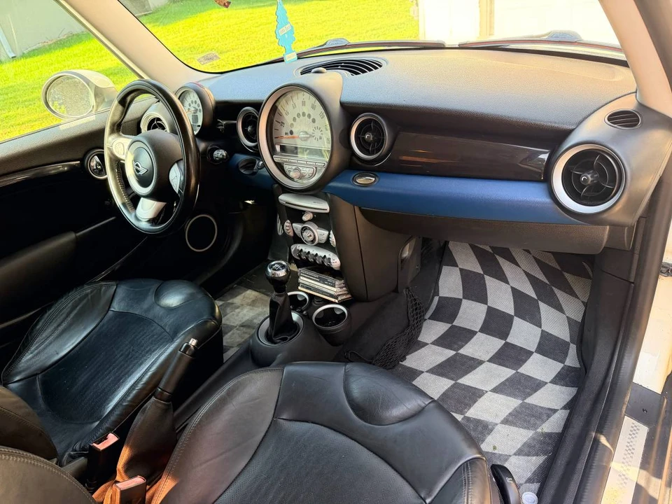 2010 Mini Mini 2nd Gen - Image 5 of 9