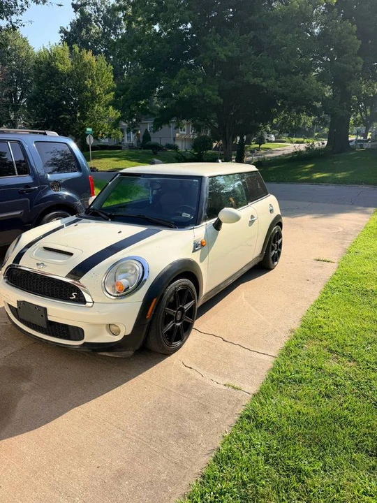 2010 Mini Mini 2nd Gen - Image 2 of 9