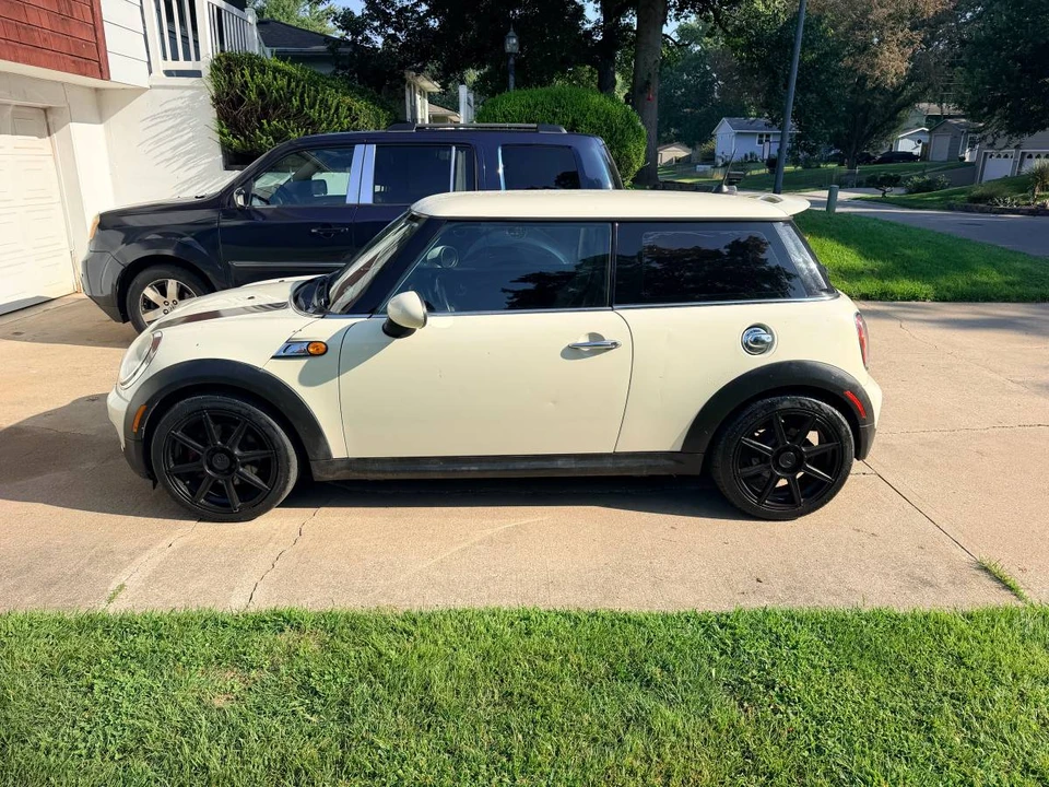 2010 Mini Mini 2nd Gen - Image 3 of 9