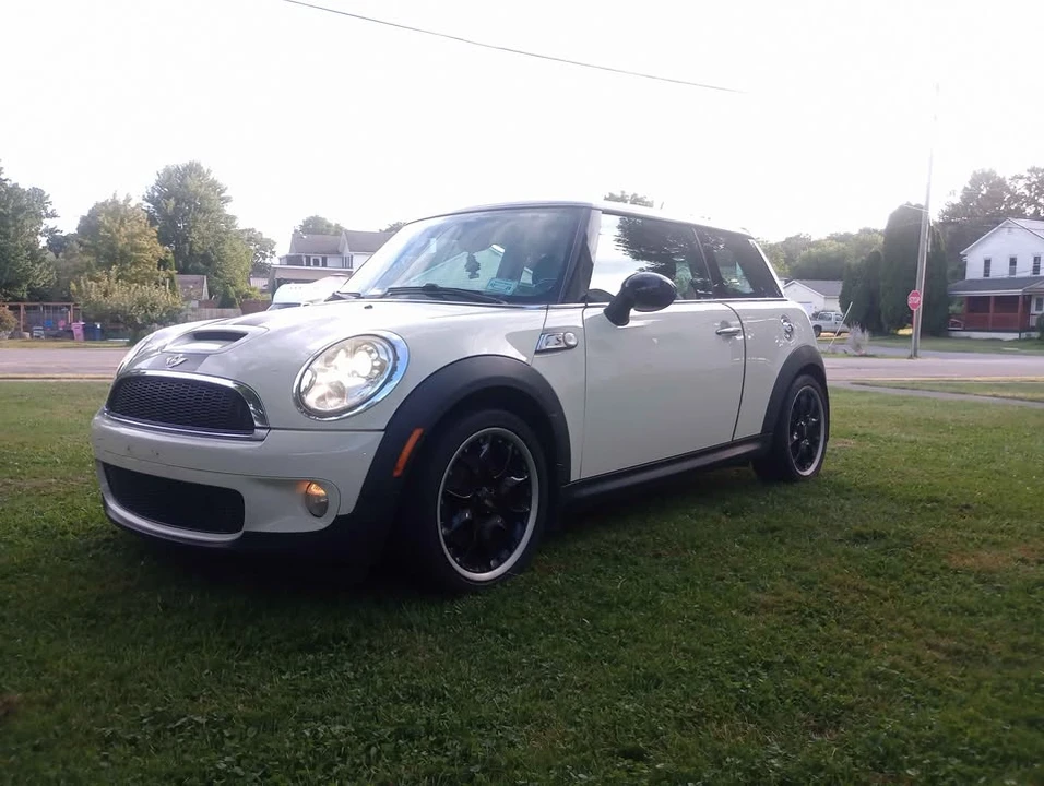 2010 Mini Mini 2nd Gen - Image 2 of 6
