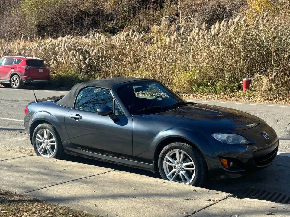 2010 Mazda NC MX-5 Miata - Image 4 of 4