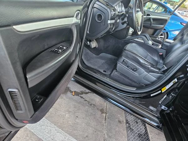 2010 Porsche 955/957 Cayenne GTS - Image 10 of 17