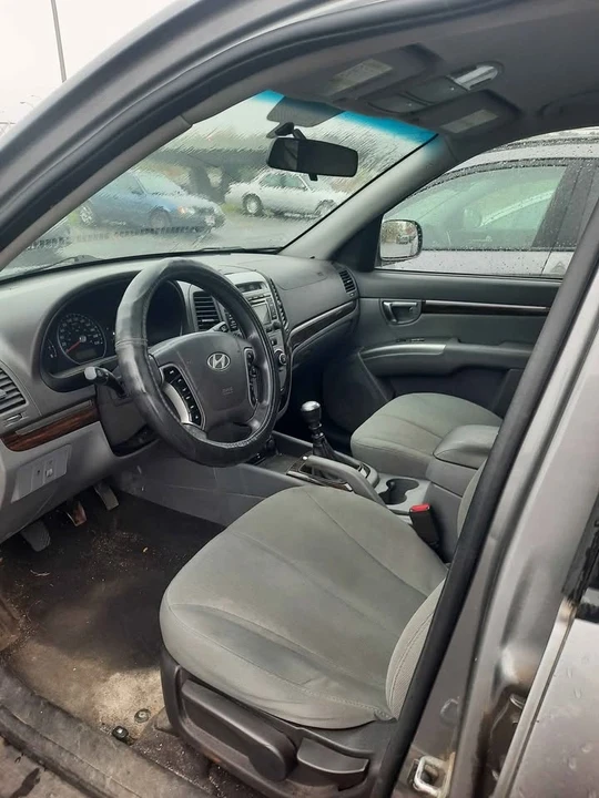 2010 Hyundai Santa Fe - Image 4 of 4