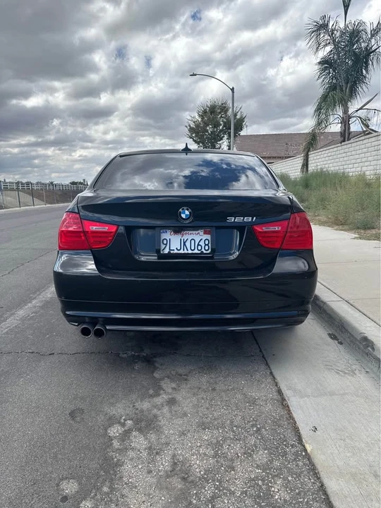 2011 BMW E90 3 Series Sedan - Image 3 of 5