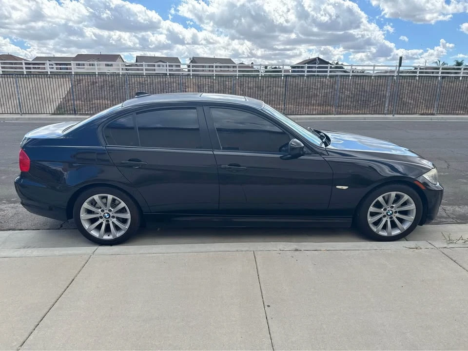 2011 BMW E90 3 Series Sedan - Image 4 of 5