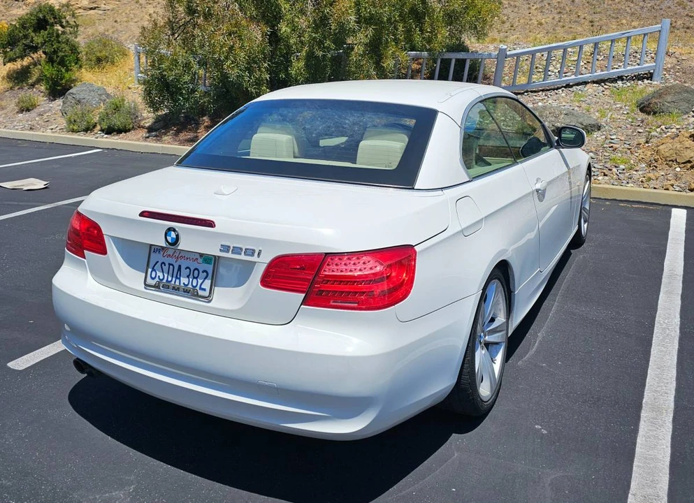 2011 BMW E93 3 Series Convertible - Image 4 of 10