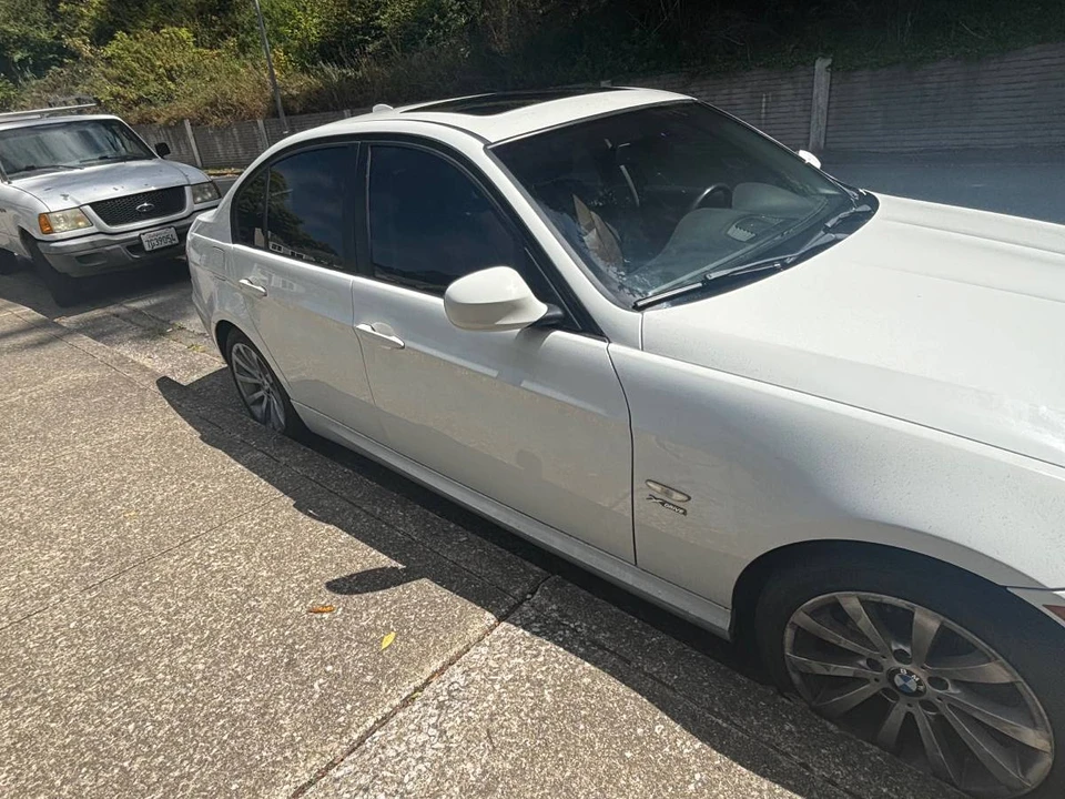 2011 BMW E90 3 Series Sedan - Image 10 of 10