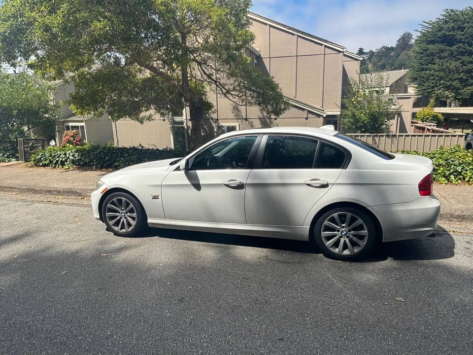 2011 BMW E90 3 Series Sedan - Image 2 of 10