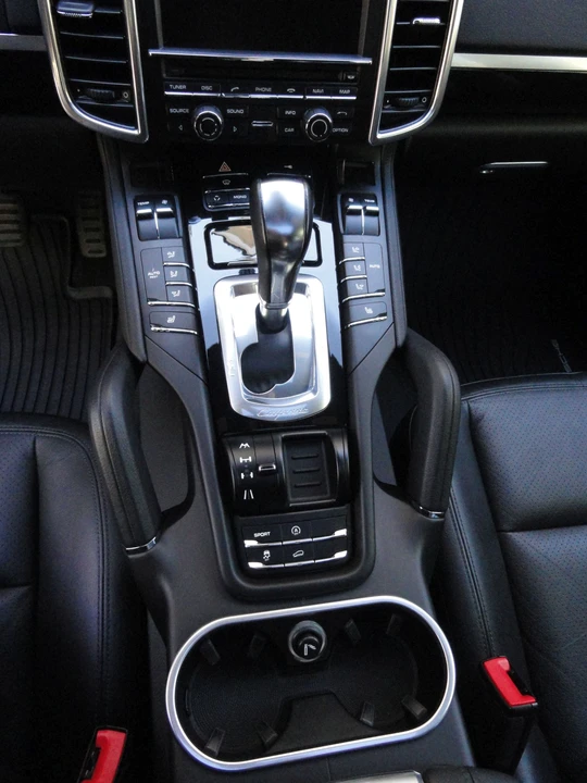 2011 Porsche 958 Cayenne - Image 9 of 17