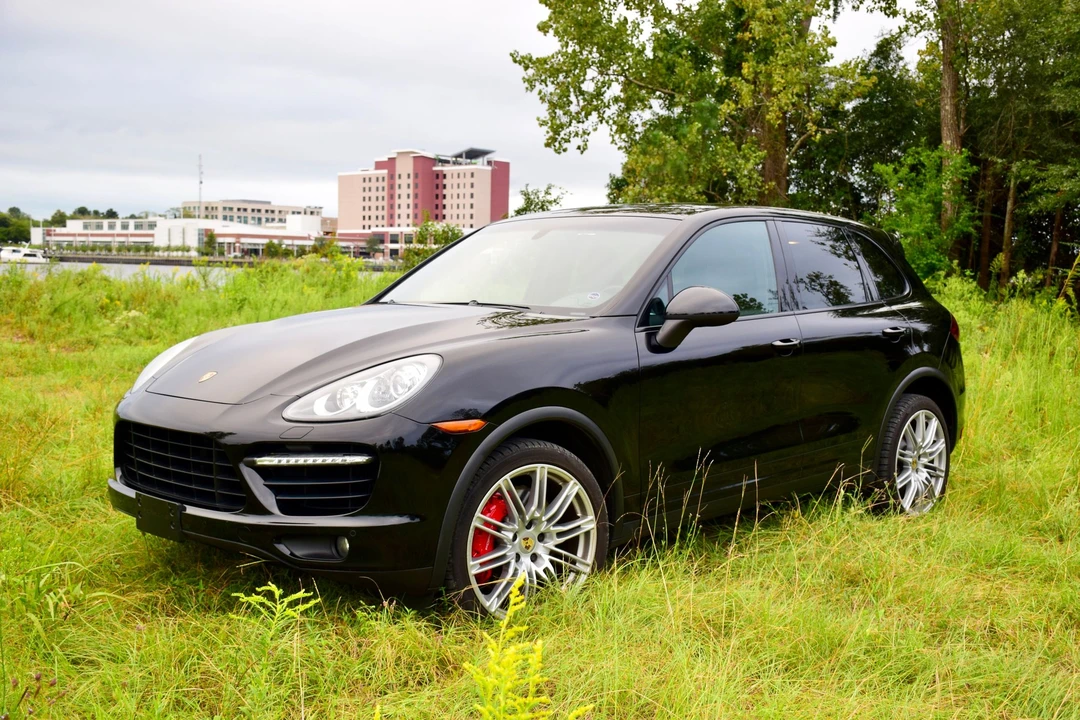 2011 Porsche 958 Cayenne Turbo - Image 2 of 15