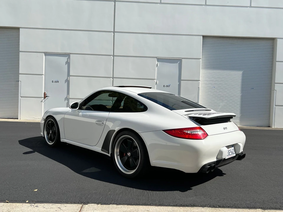2011 Porsche 997 Carrera - Image 26 of 31