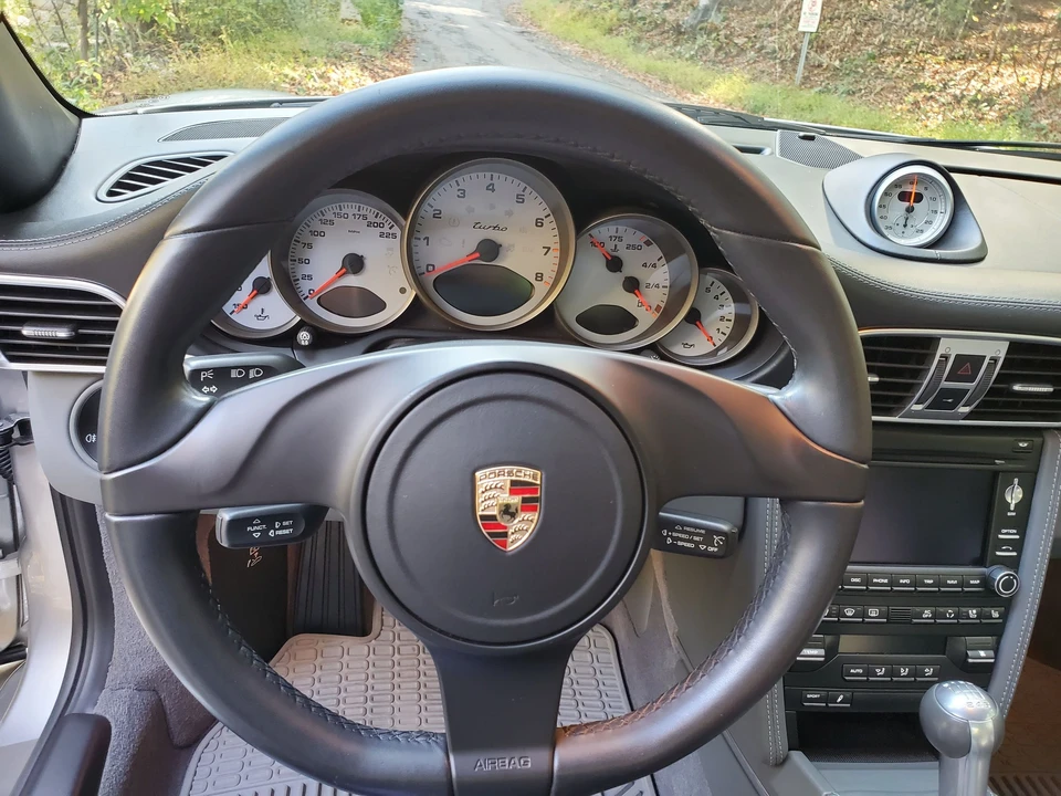 2011 Porsche 997 Turbo - Image 25 of 31