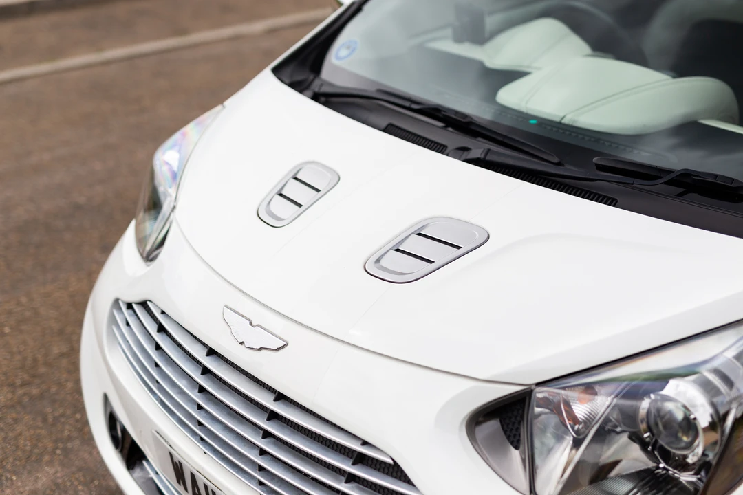 2011 Aston Martin - Image 15 of 31