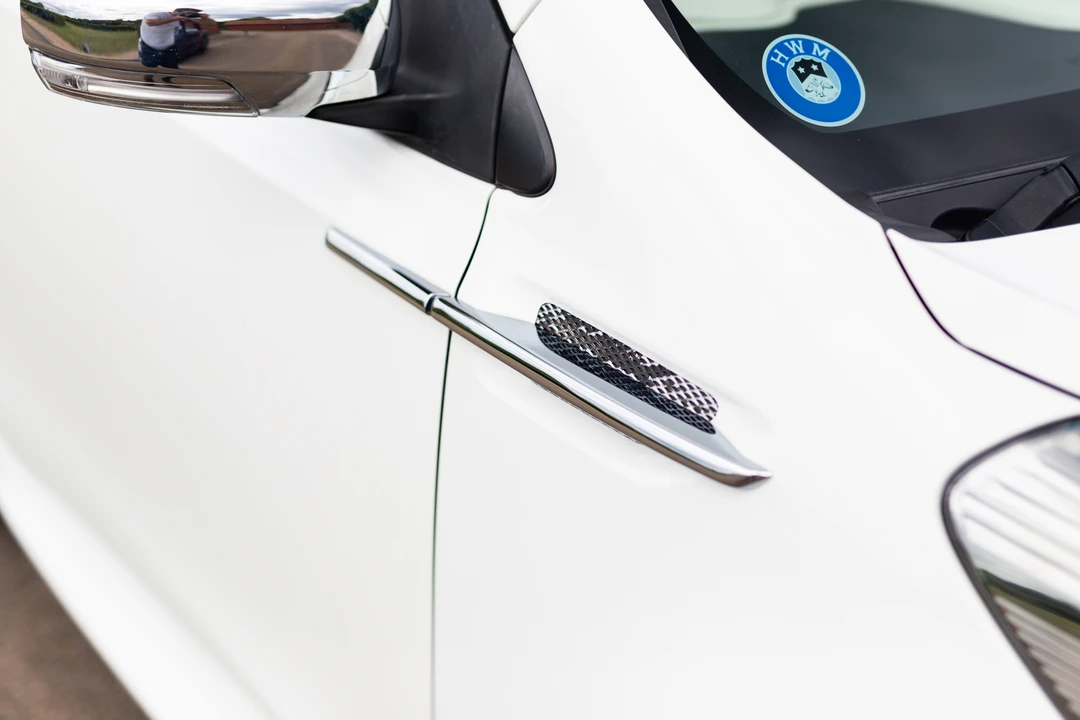 2011 Aston Martin - Image 18 of 31