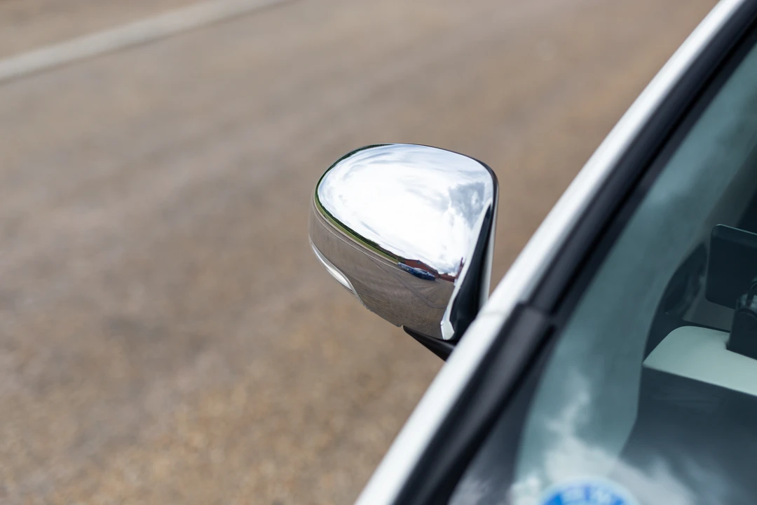 2011 Aston Martin - Image 19 of 31