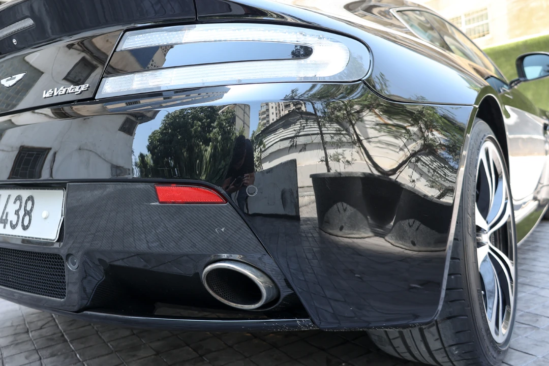 2011 Aston Martin V12 Vantage (2010-2018) - Image 31 of 31