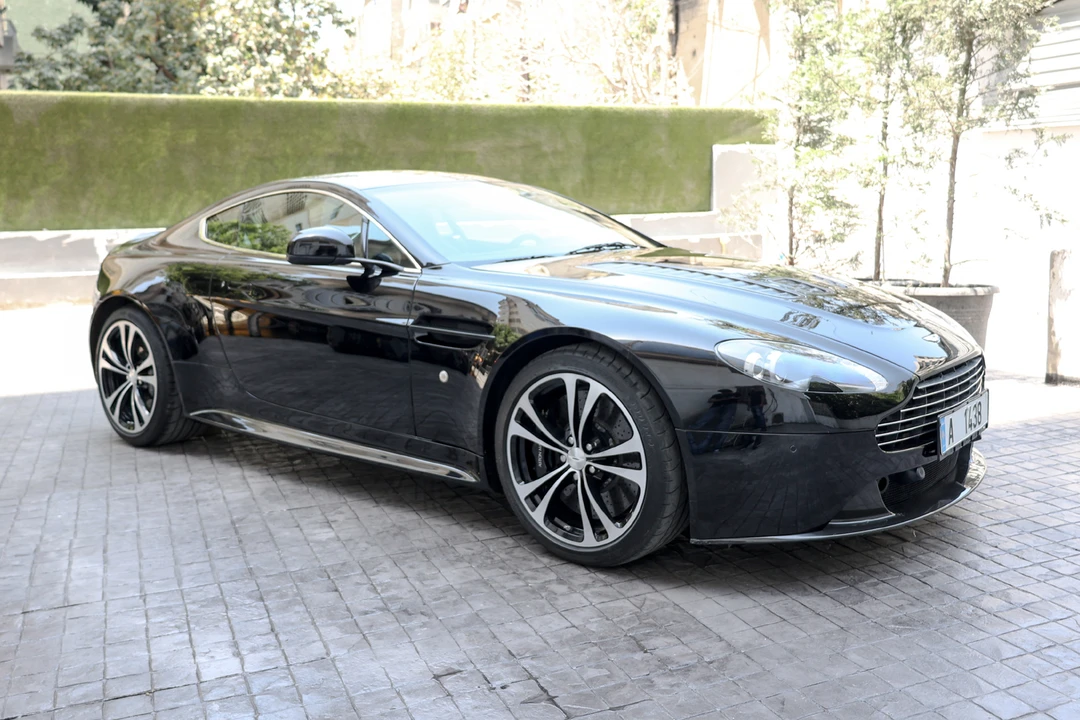 2011 Aston Martin V12 Vantage (2010-2018) - Image 2 of 31