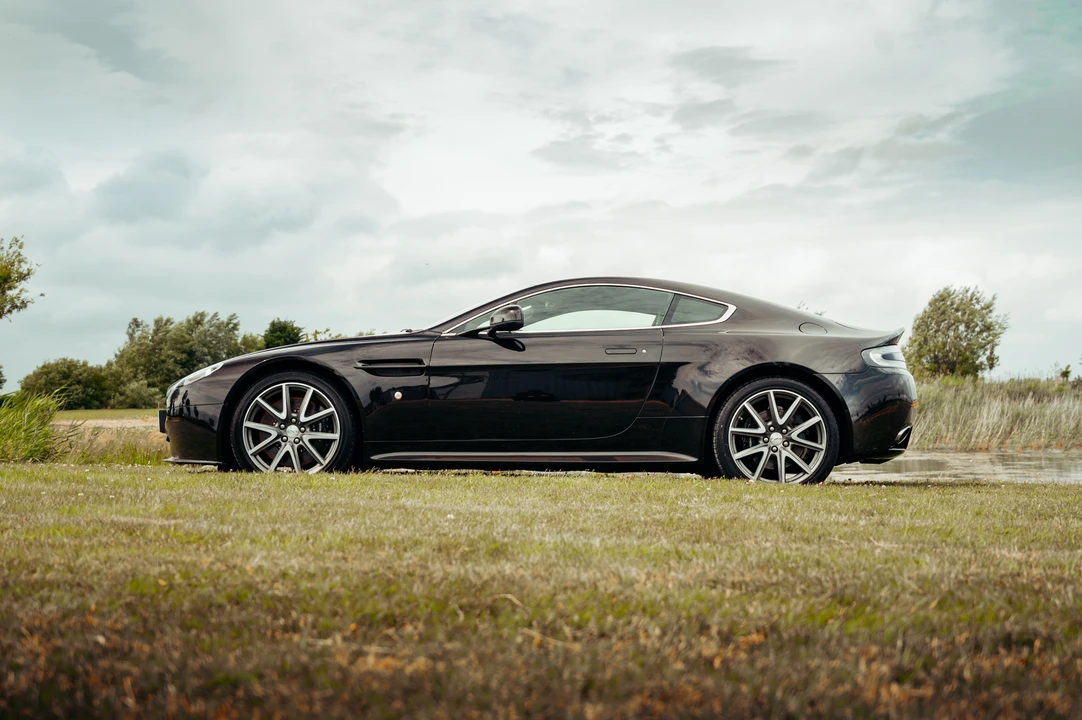2011 Aston Martin V8 Vantage (2006-2017) - Image 5 of 31