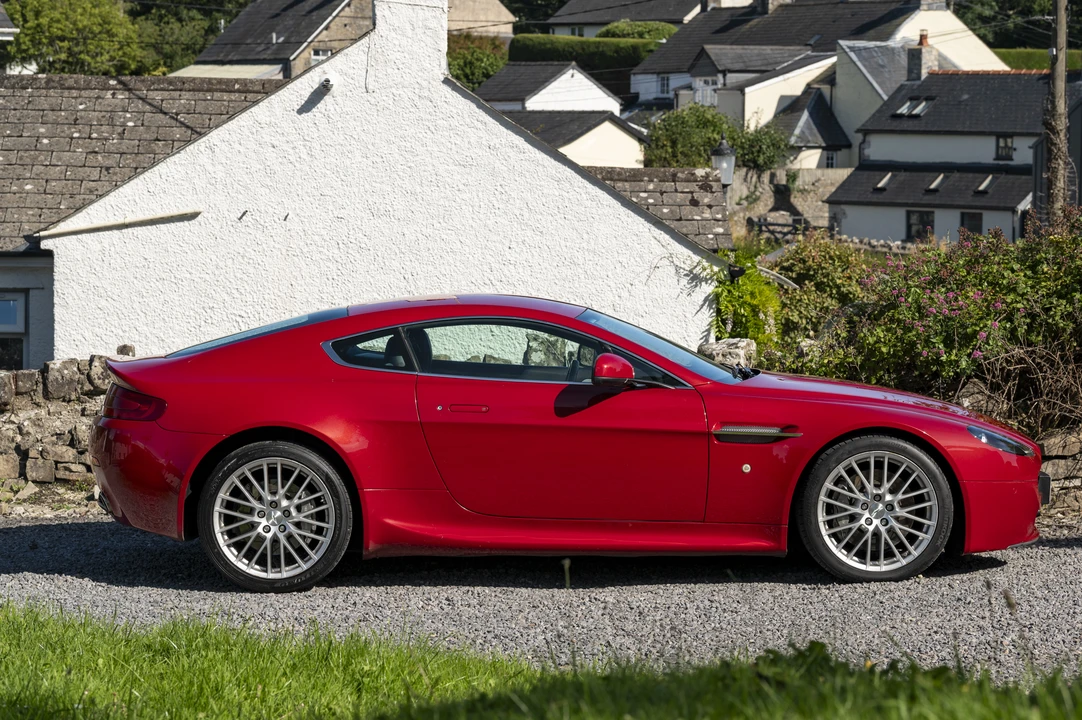 2010 Aston Martin V8 Vantage (2006-2017) - Image 5 of 31