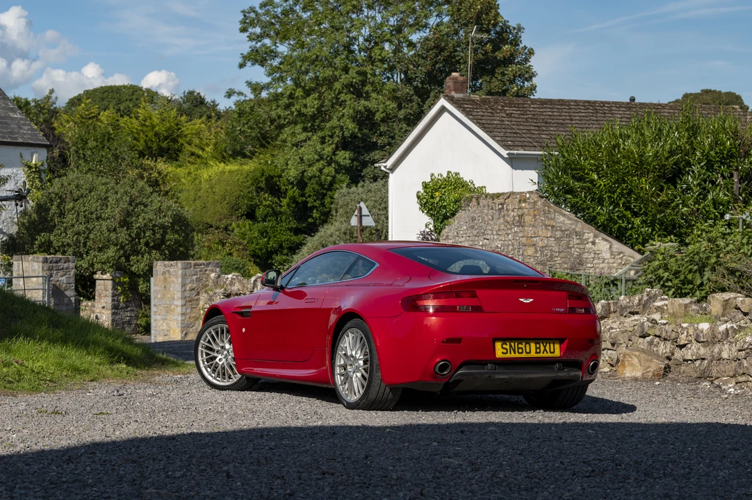 2010 Aston Martin V8 Vantage (2006-2017) - Image 8 of 31
