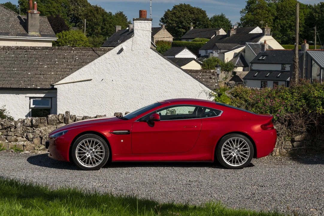 2010 Aston Martin V8 Vantage (2006-2017) - Image 17 of 31