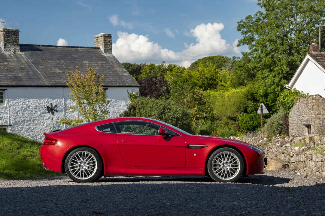 2010 Aston Martin V8 Vantage (2006-2017) - Image 13 of 31