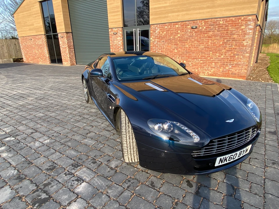 2011 Aston Martin V8 Vantage (2006-2017) - Image 28 of 31