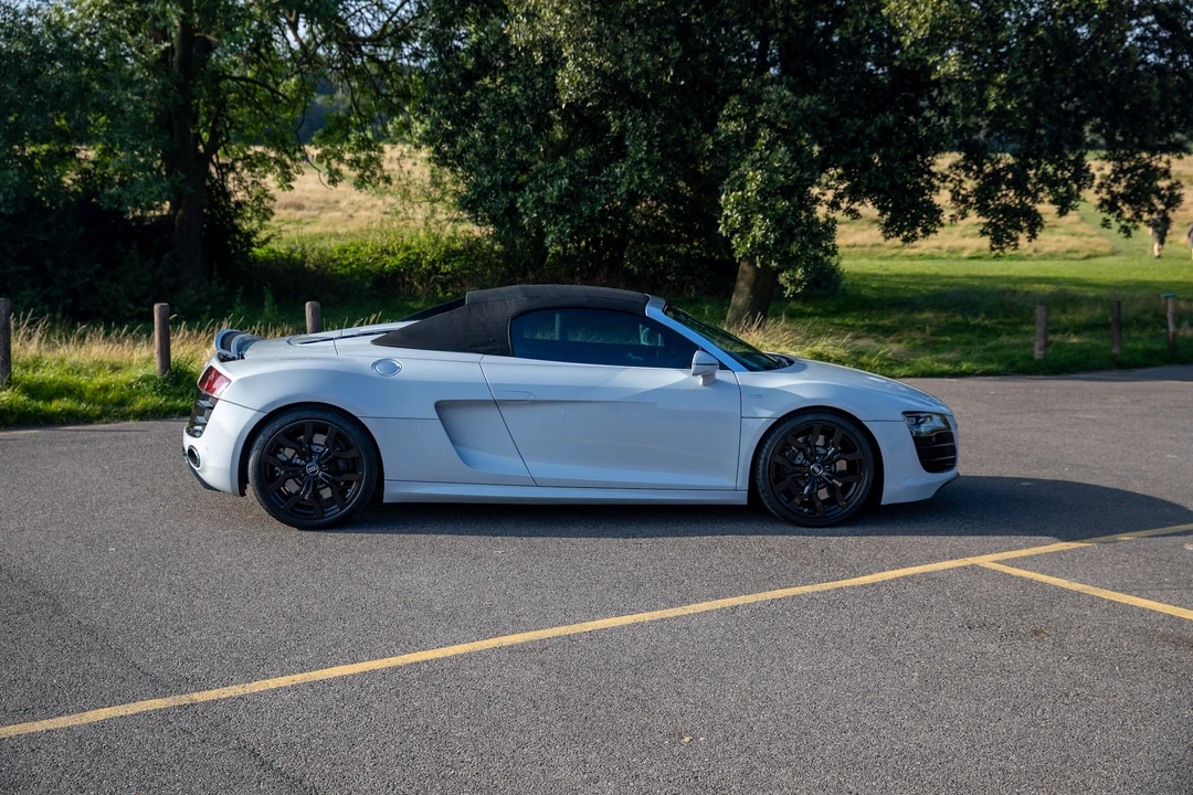 2011 Audi 42 R8 - Image 30 of 31