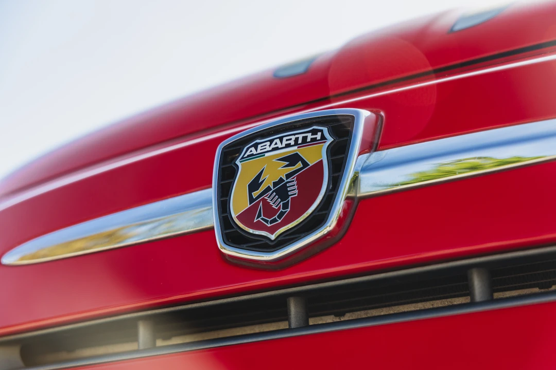 2011 Fiat Abarth 500 - Image 11 of 31