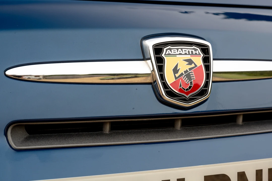 2011 Fiat Abarth 500 - Image 23 of 31