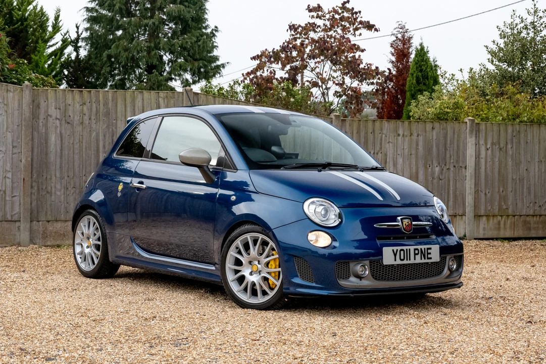 2011 Fiat Abarth 500 - Image 2 of 31