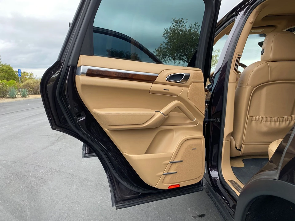 2011 Porsche 958 Cayenne S - Image 13 of 20