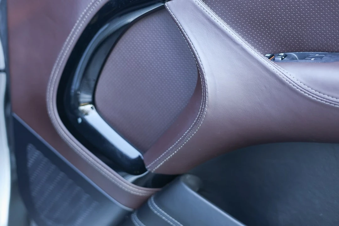 2011 Aston Martin - Image 25 of 30