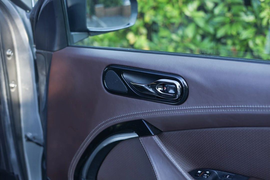 2011 Aston Martin - Image 23 of 30