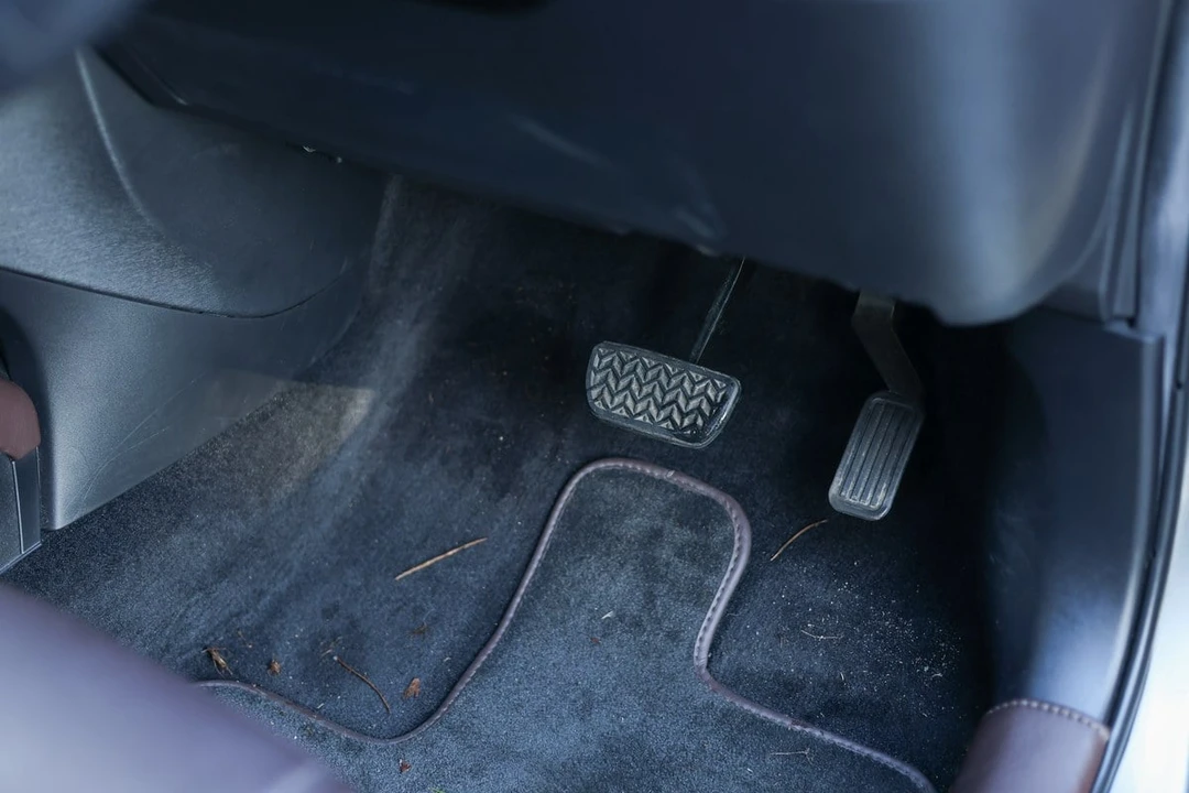 2011 Aston Martin - Image 30 of 30