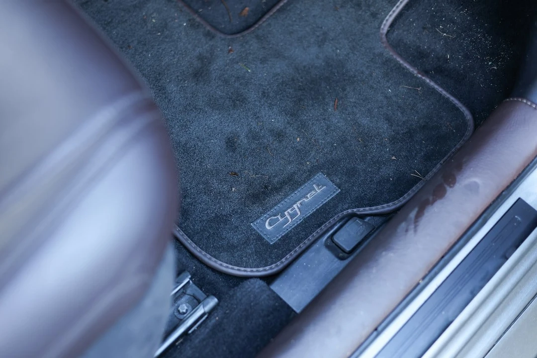 2011 Aston Martin - Image 29 of 30