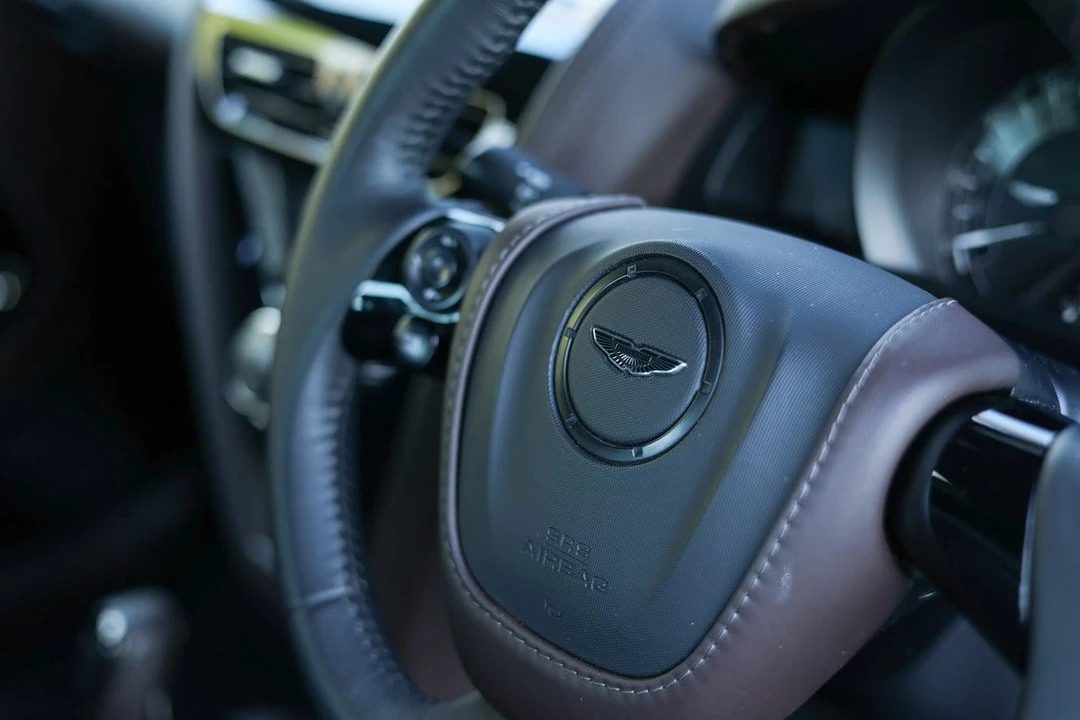 2011 Aston Martin - Image 19 of 30